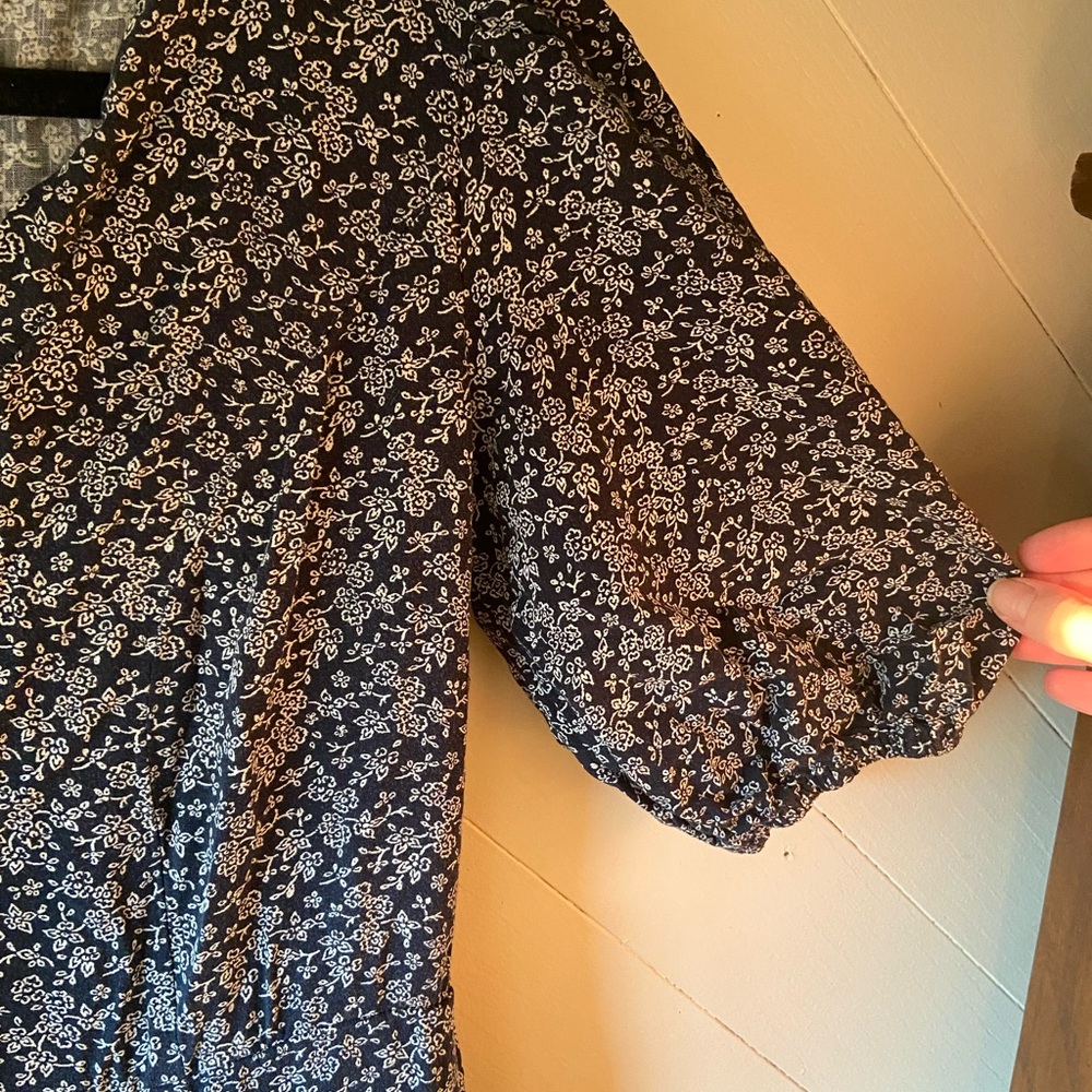 Universal Thread Blue Floral Button-Front Women’s… - image 4